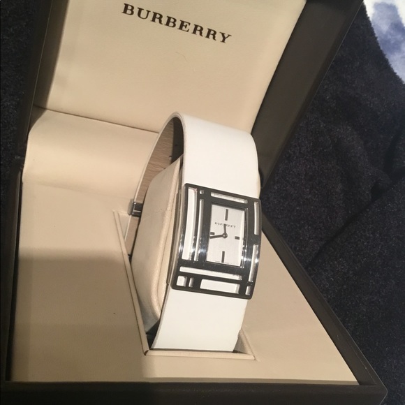 AUTHENTIC BURBERRY WATCH IN GOOD CONDITION WORKS BEAUTIFULLY 🔥🔥🔥❤️❤️😍 - Picture 7 of 12
